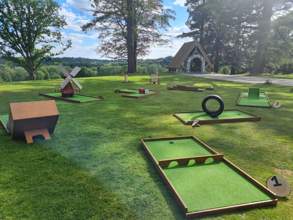 Mini golf course