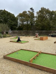 Mobile mini golf course